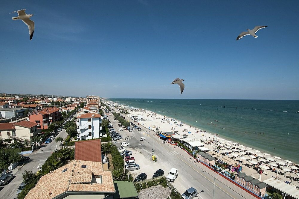 Фото Hotel Ambassador