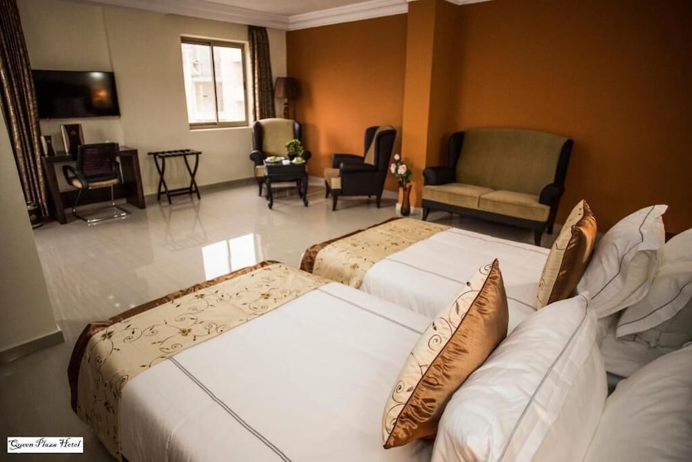 Фото Queen Plaza Hotel