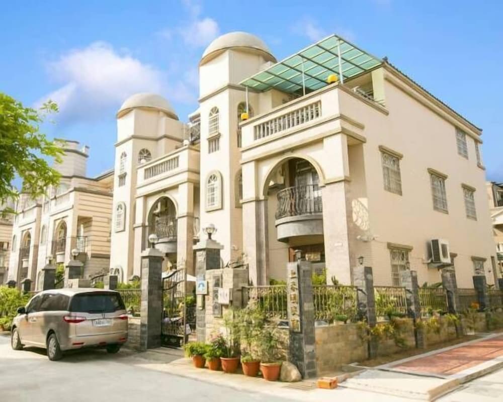 Фото отеля 1