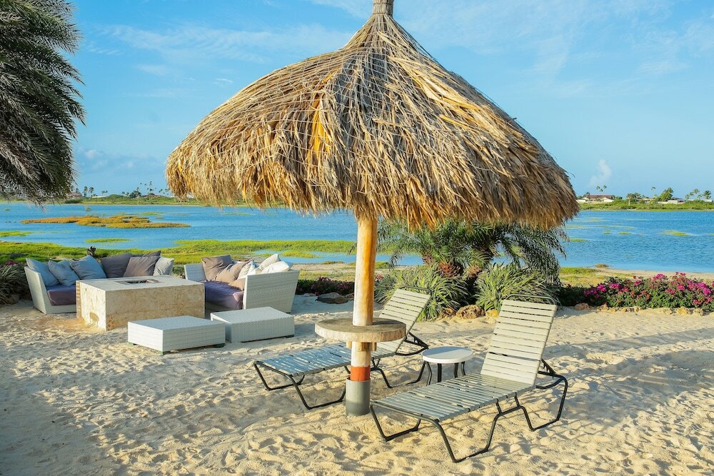 Фото Gold Coast Luxurious and Stylish Condo