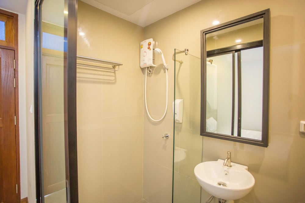 Фото The Arak Bed Bar and Hostel