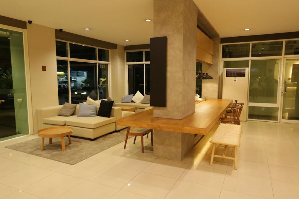 Фото The Royal Bee Apart Hotel