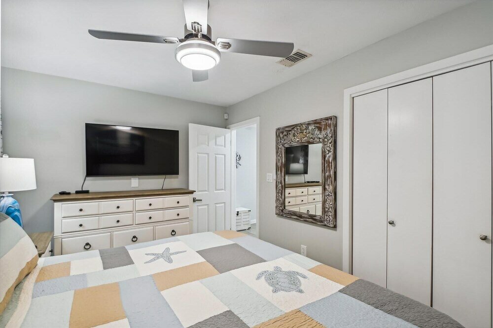 Фото Endless Summer E3 by Book That Condo