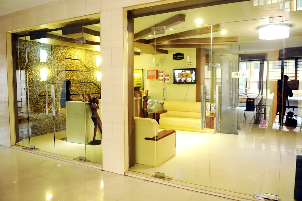 Фото Ravens Hotel