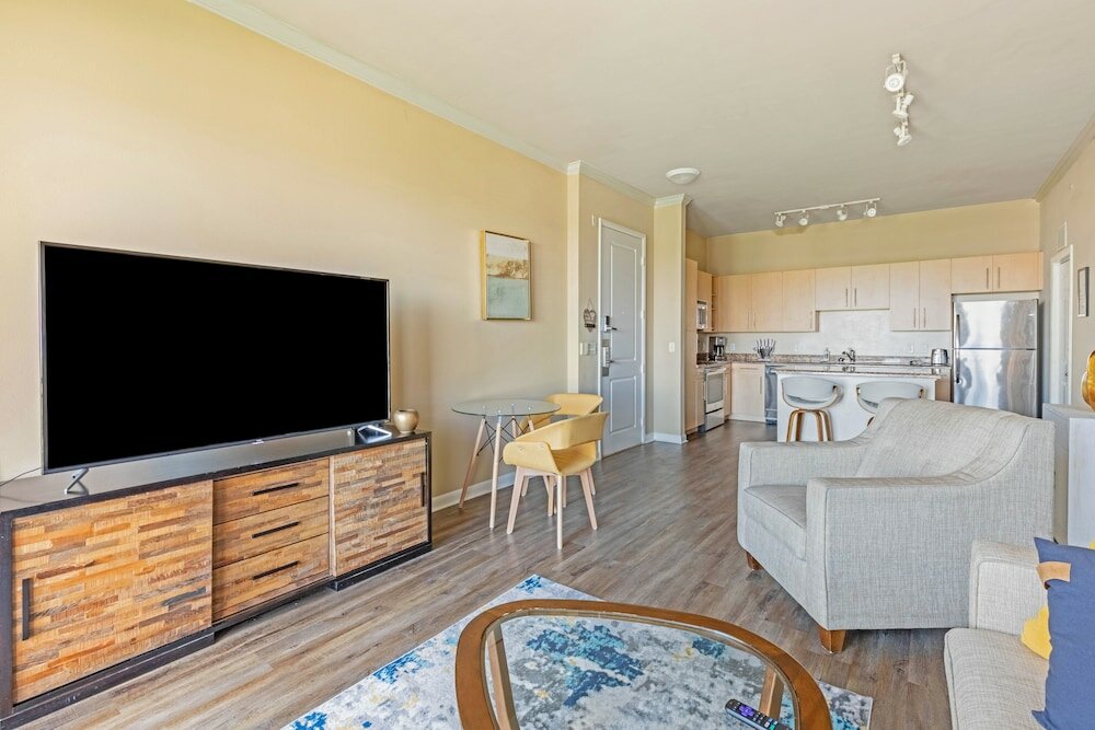 Фото Executive Suite With Pool & Gym