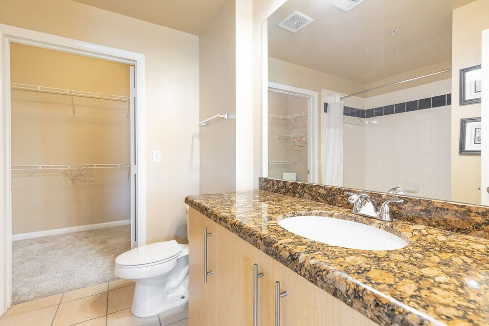 Фото Executive Suite With Pool & Gym