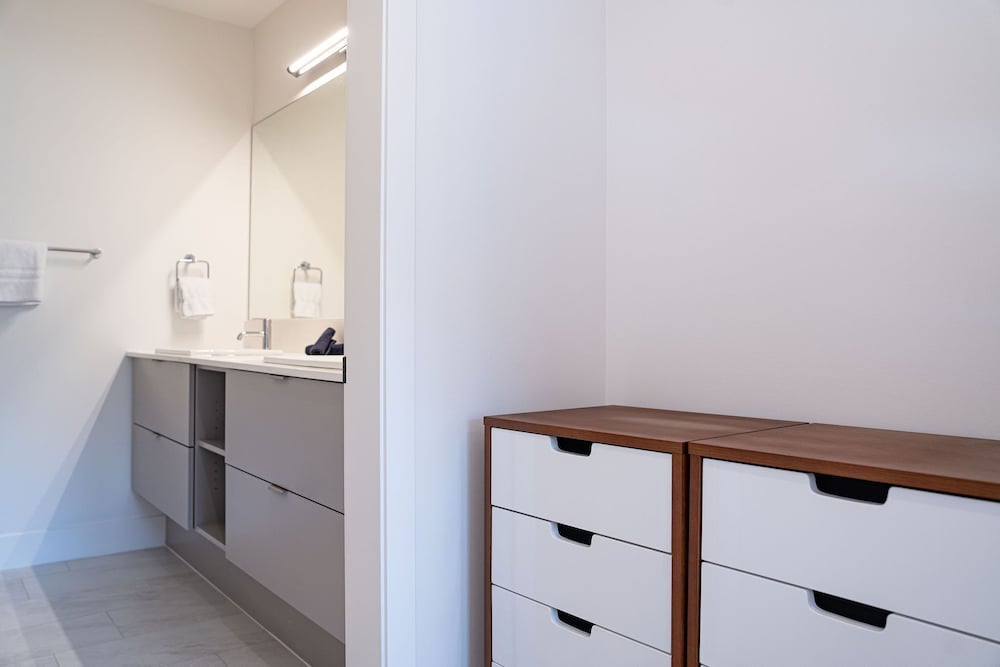 Фото Drop In Condo by Revelstoke Vacations