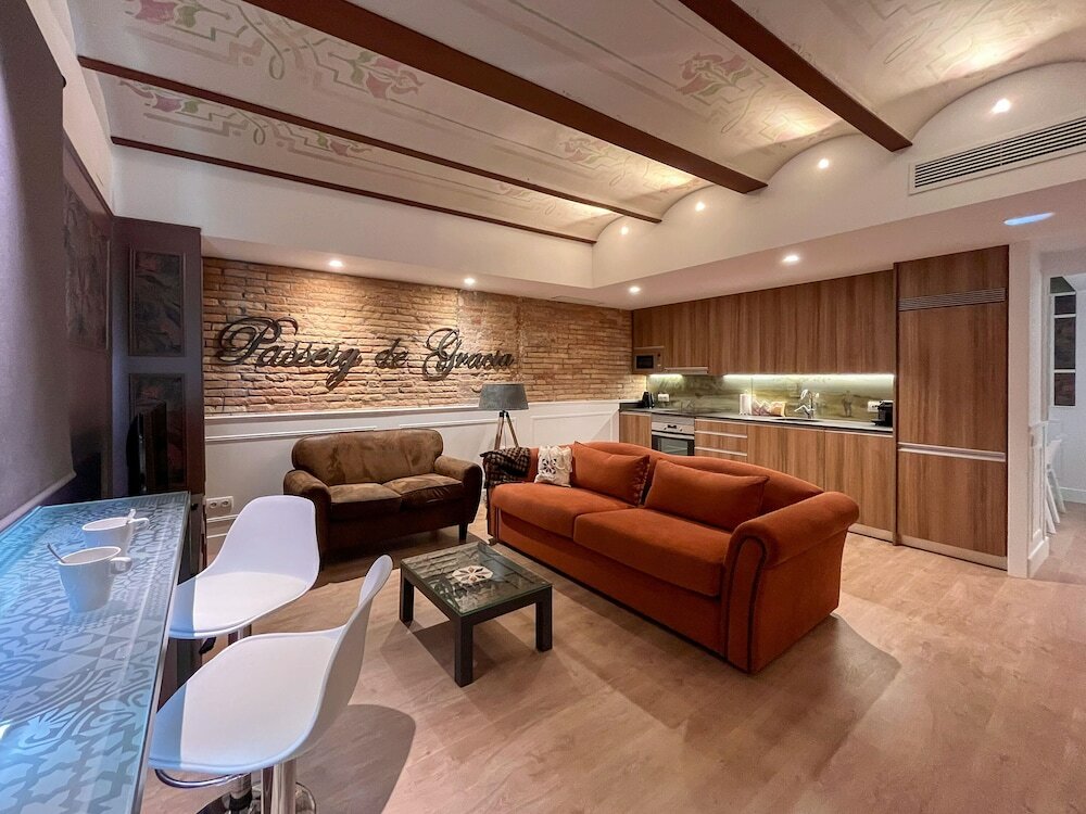 Фото Passeig de Gracia by Enjoybcn