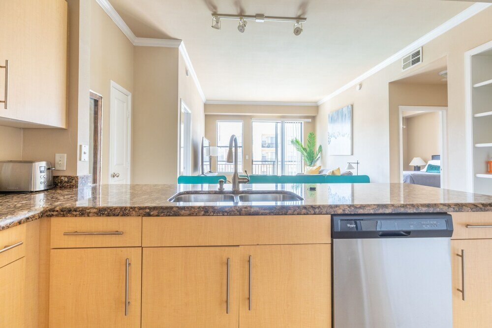 Фото Executive Suite With Pool & Gym