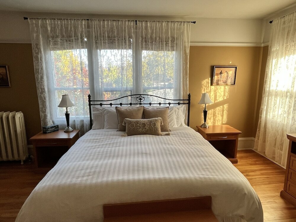 Фото Stirling House Bed & Breakfast