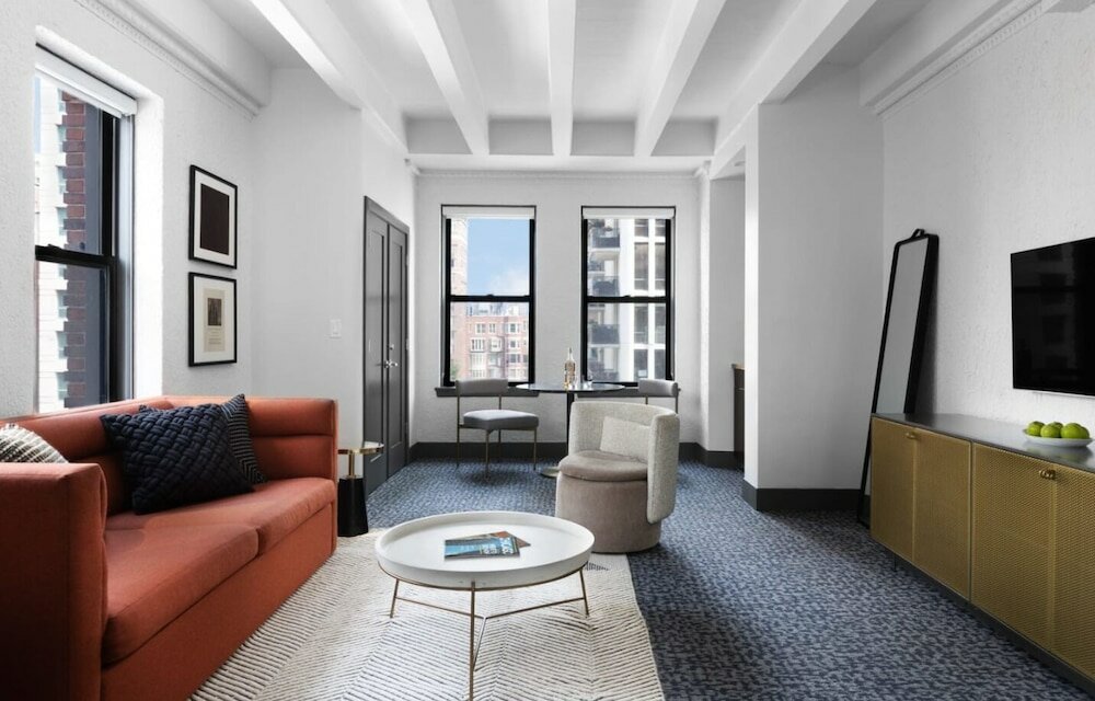 Фото Magnificent Mile Suites