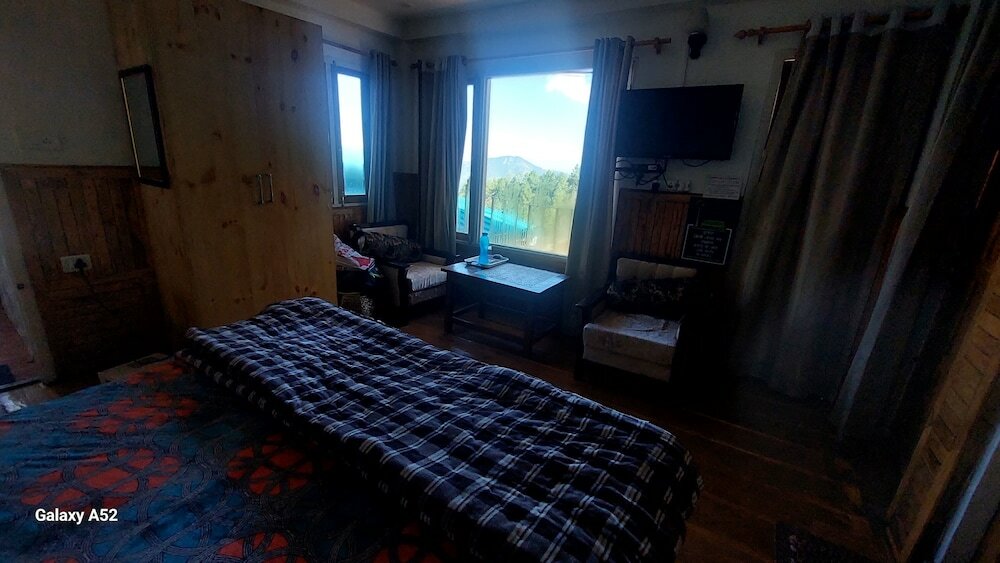 Фото HR Stone Cottage