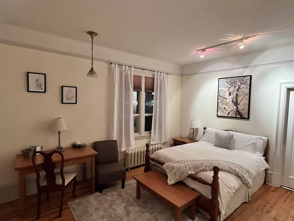 Фото Stirling House Bed & Breakfast