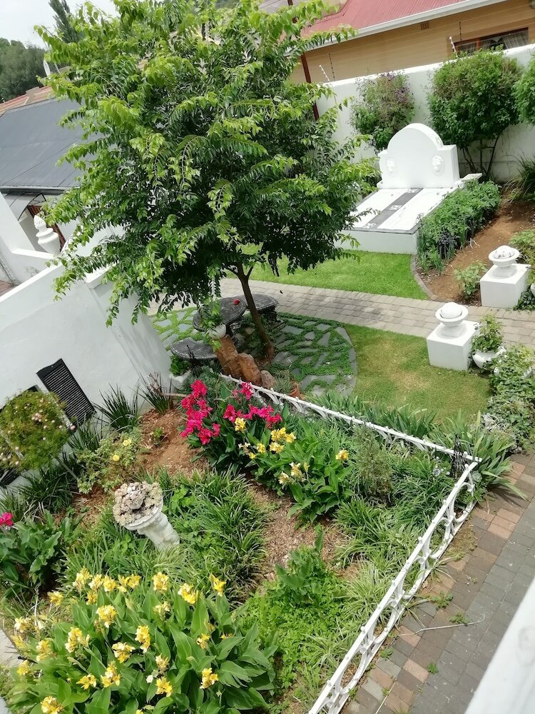 Фото Oak View Manor