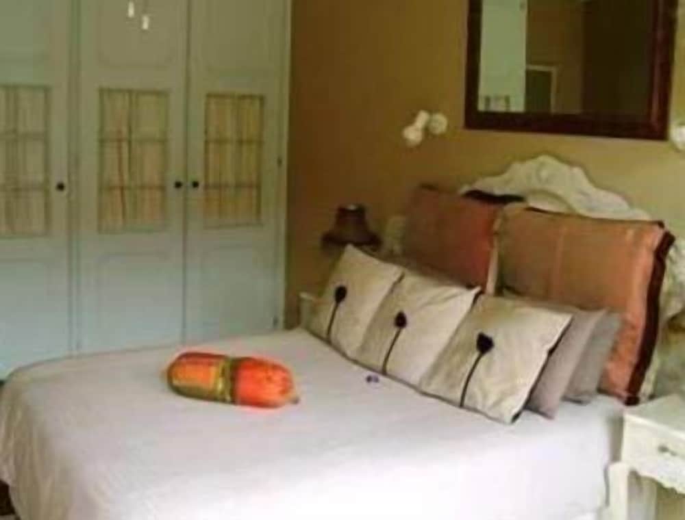 Фото At Eezzze Riversway Self Catering