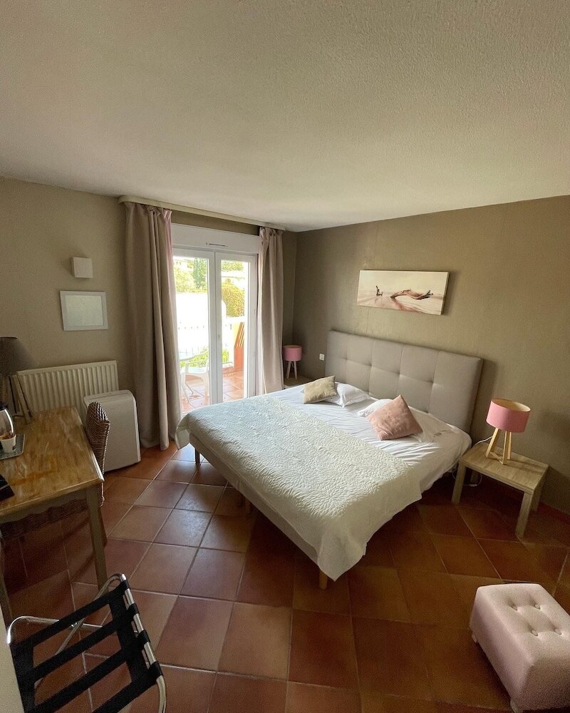 Фото Hotel Athéna