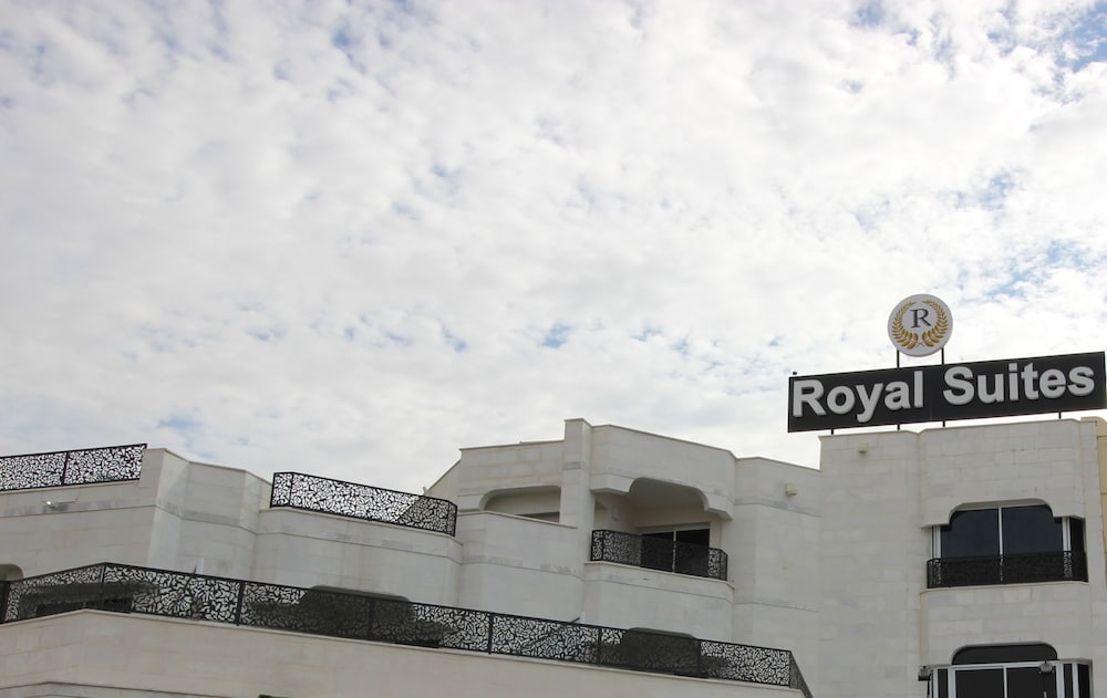 Фото Rich Royal Suites