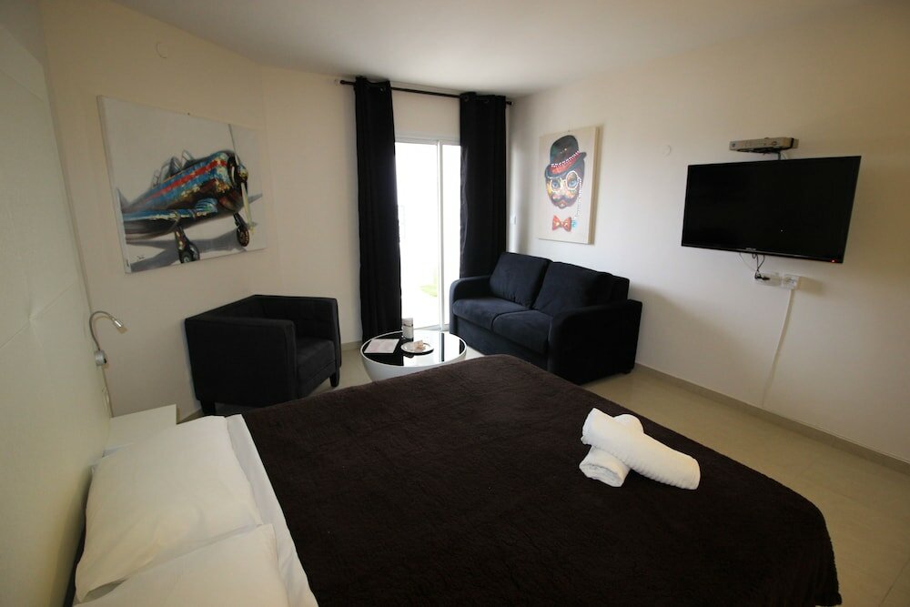 Фото Rich Royal Suites