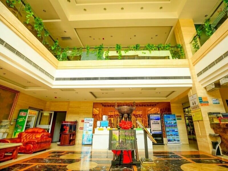 Гостиница GreenTree Inn Qingdao Wuyishan Road Jusco Shopping Mall Hotel в Циндао