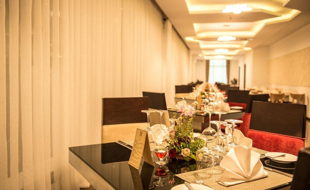 Фото Rose Garden Hotel