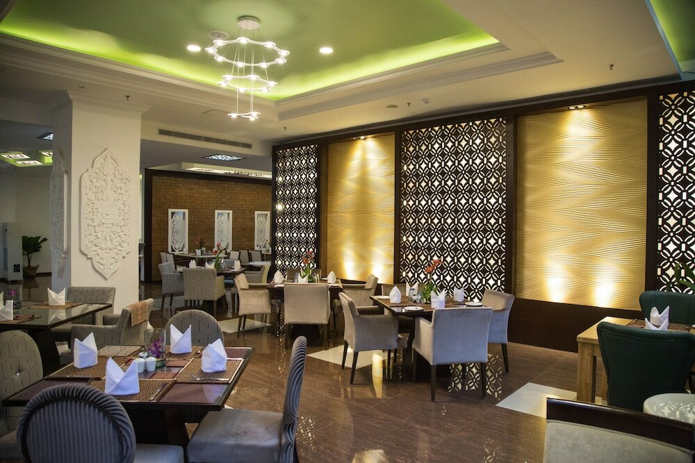 Фото Rose Garden Hotel