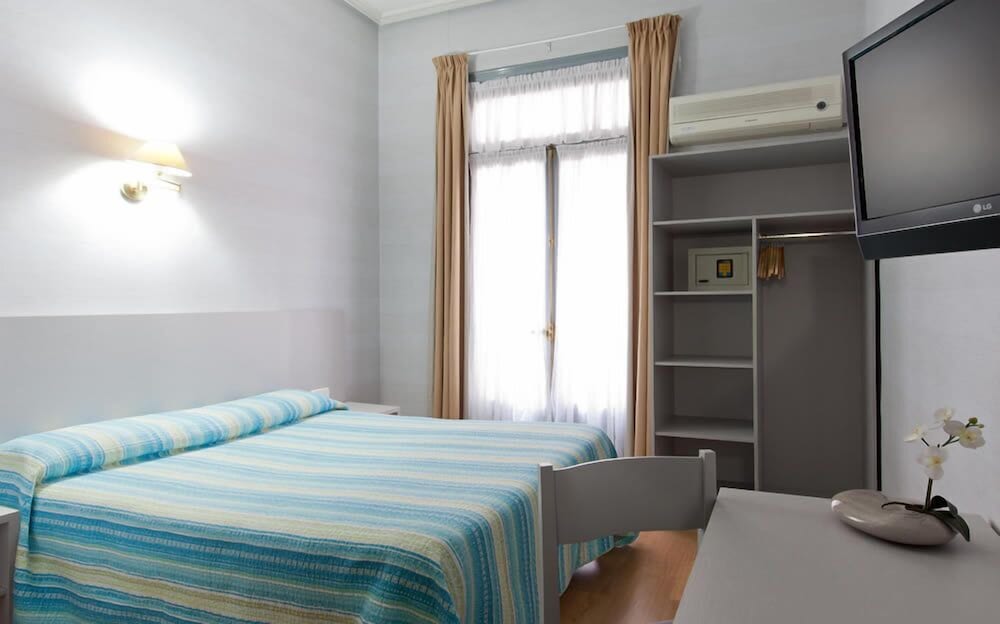 Фото Hostal Andorra