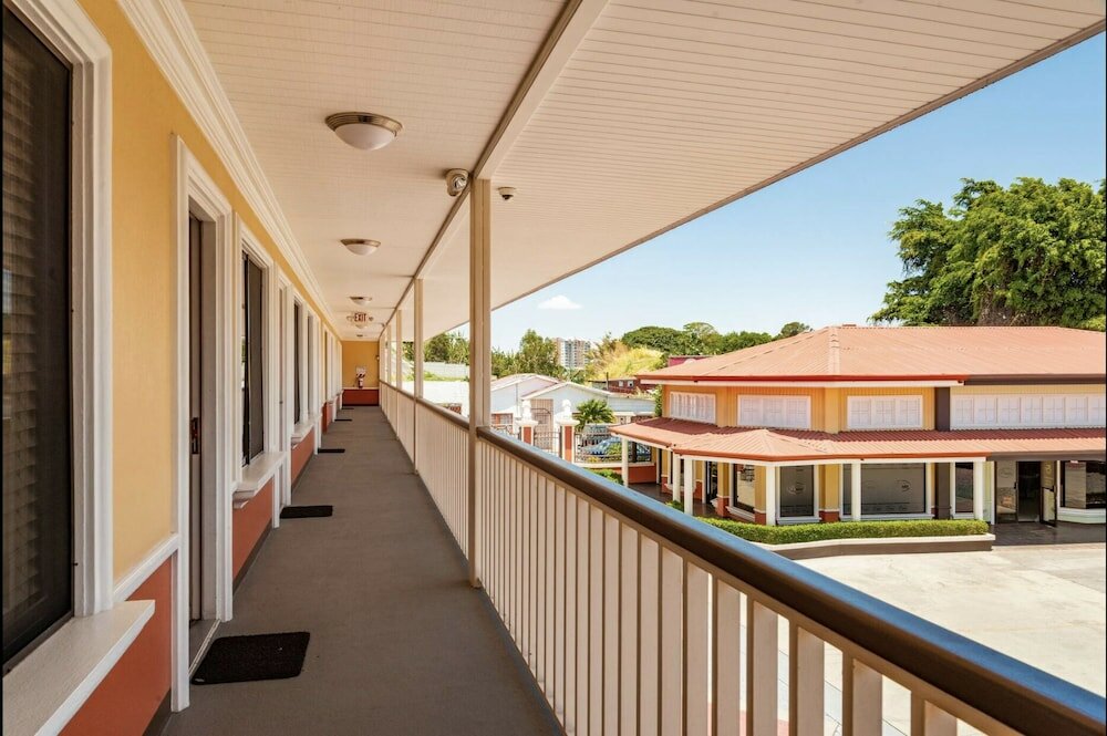 Фото Prado Inn & Suites