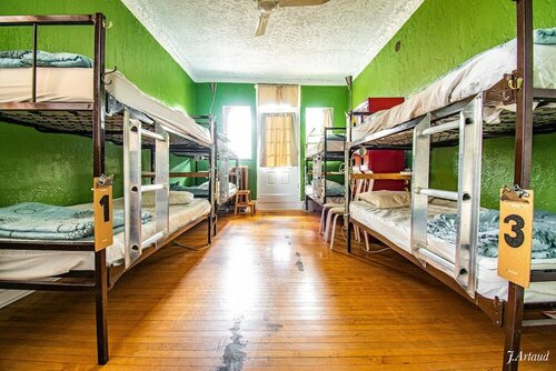 Гостиница Auberge du Plateau - Hostel в Монреале