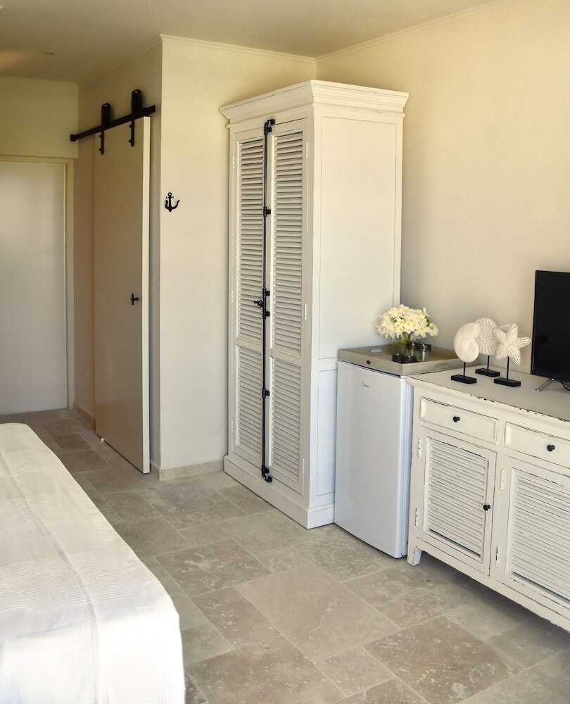 Фото Ocean Breeze Boutique Hotel & Marina