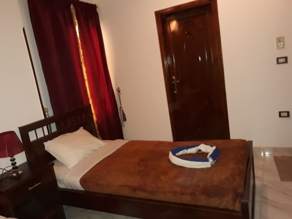 Фото Alhambra Hotel