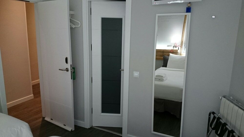 Фото Diezmadrid Hostal