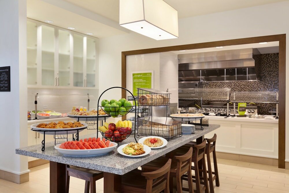 Фото Hilton Garden Inn Boston Logan Airport