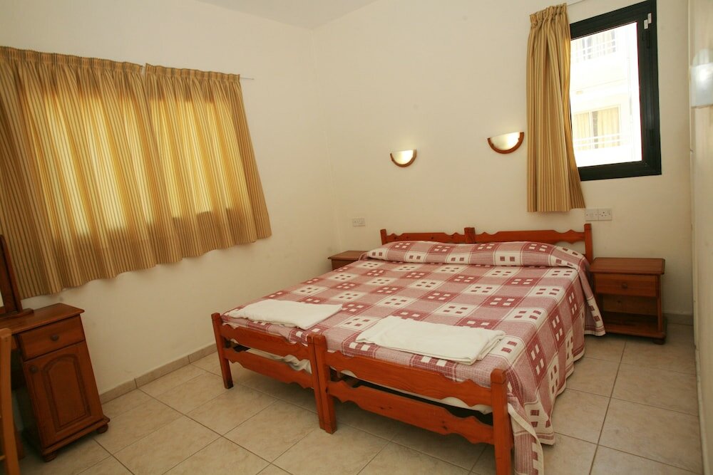 Фото New York Plaza Hotel Apartments