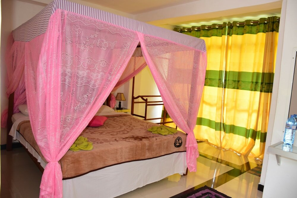 Фото White House Adam's Peak