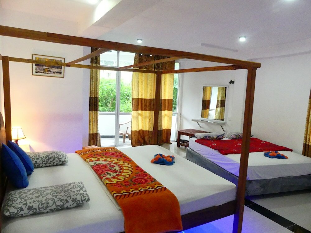 Фото White House Adam's Peak