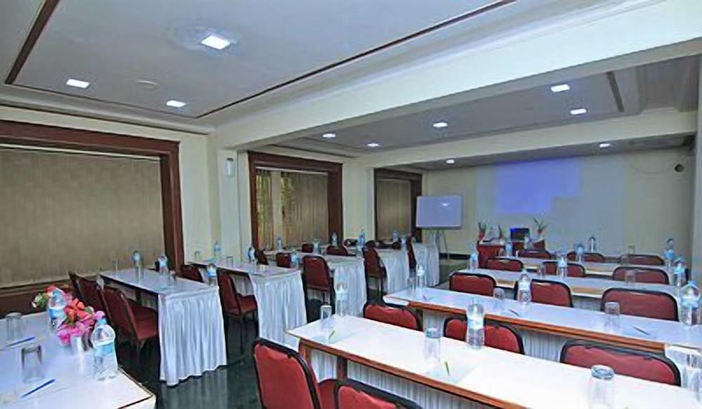 Фото Hotel The Metropole