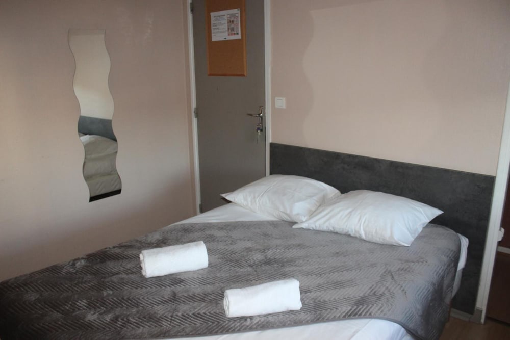 Фото Hôtel Le Rochegude