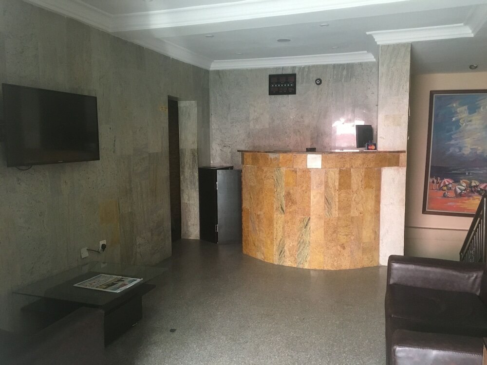 Фото Mayors & Diplomat Suites Opebi