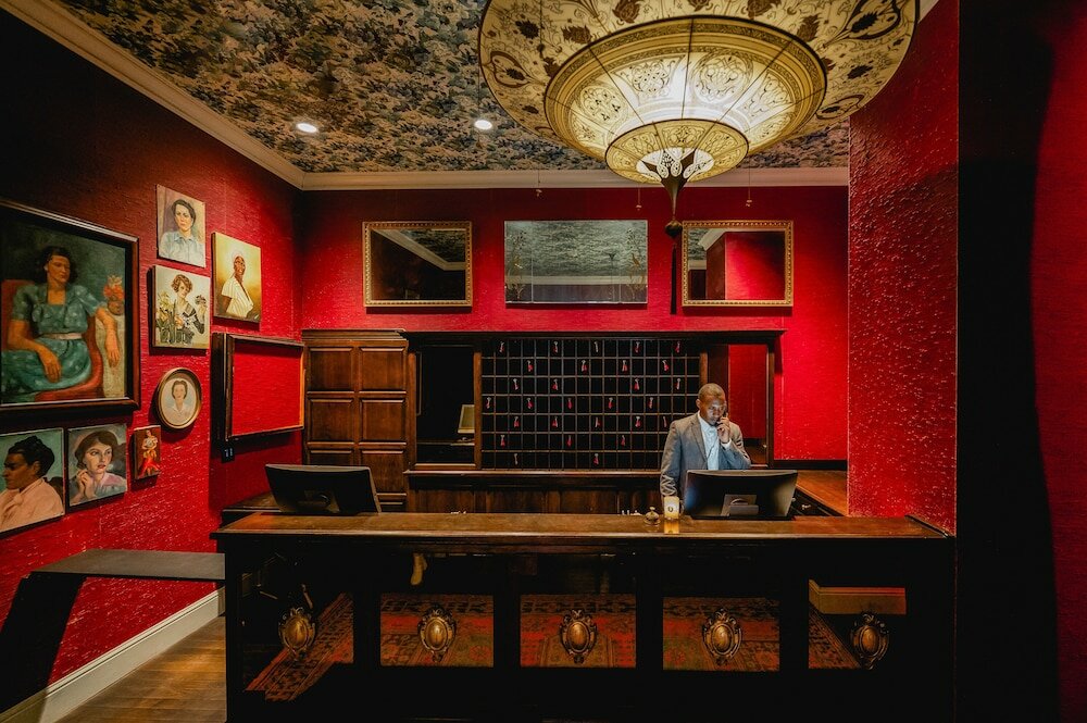 Фото The Pontchartrain Hotel