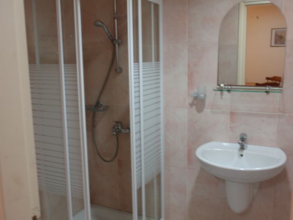 Фото Larnaca Bay Suites