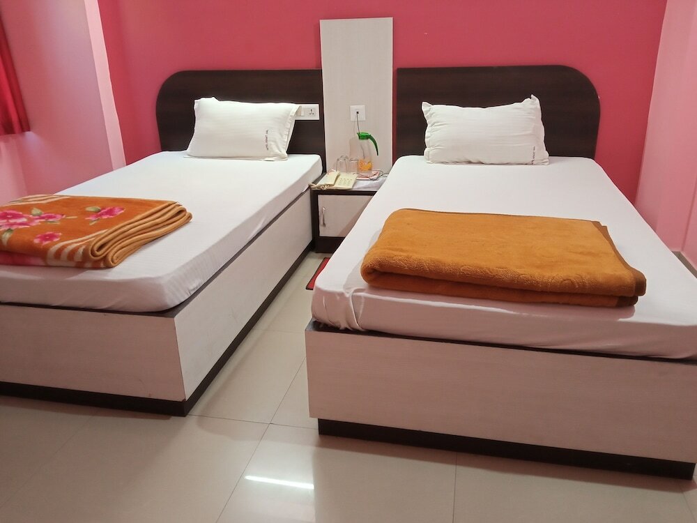 Фото Hotel Viraat Inn