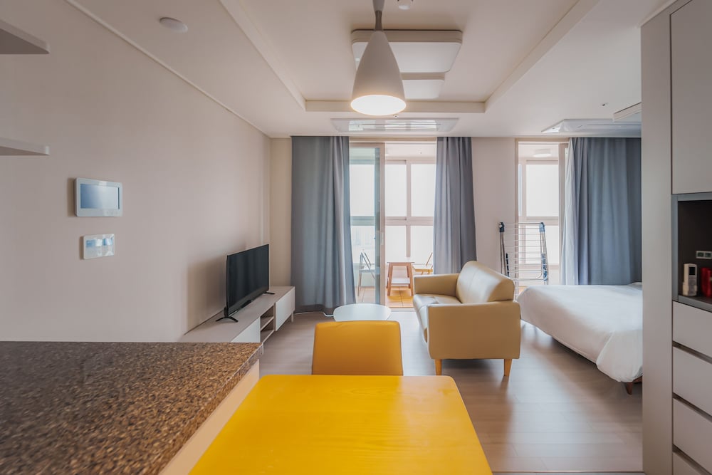 Фото The November Stay in Landmark