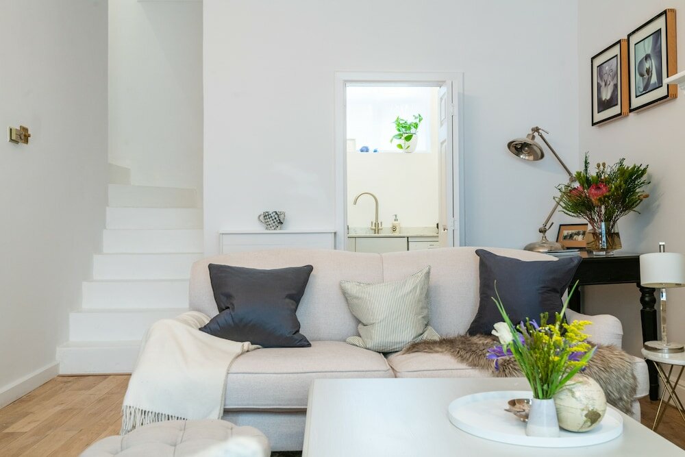 Фото Classic Belgravia Home by Victoria Station by Underthedoormat