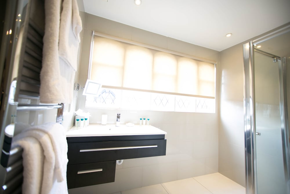 Фото The Pillar Hotel