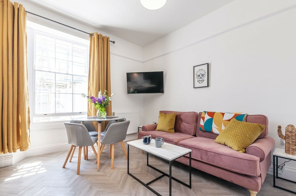 Фото Wyndham Square Apartments by K Boutique