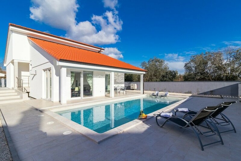 Гостиница Beautiful Villa With Swimming-pool in Pula Croatia
