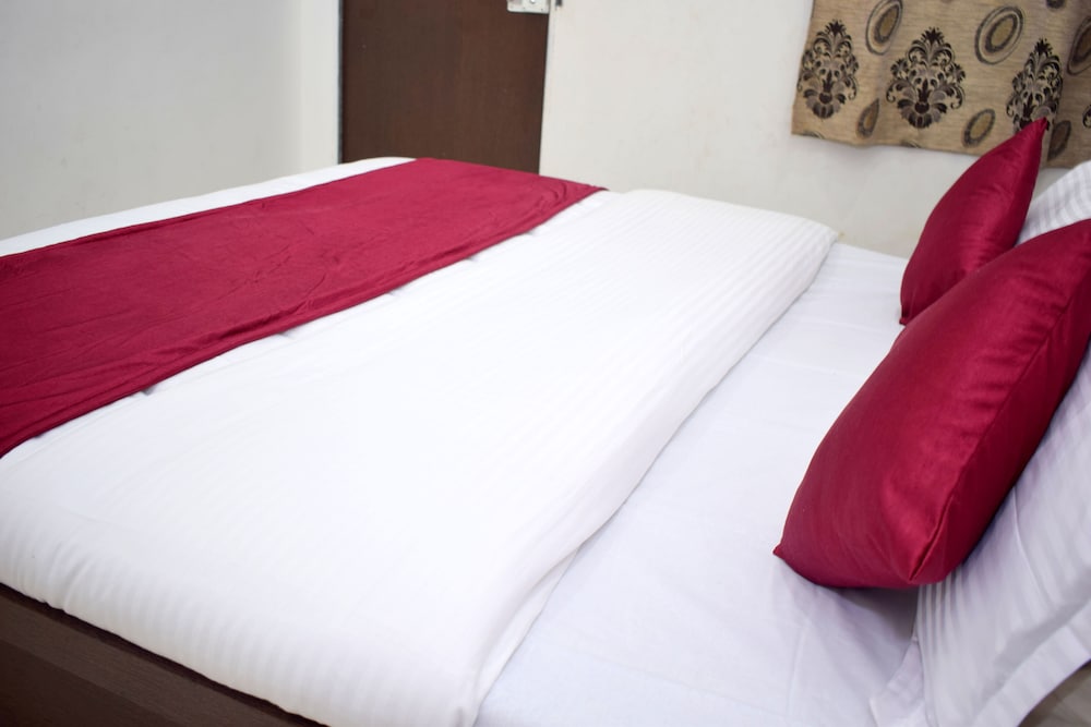 Фото Hotel Surbhi