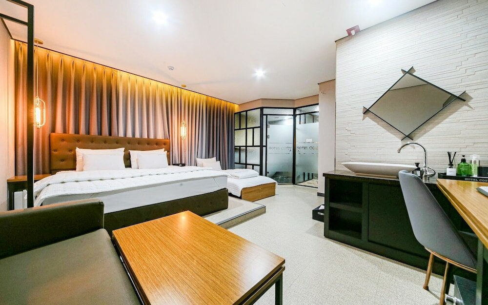 Фото Changwon Palyongdong Hotel Cozy