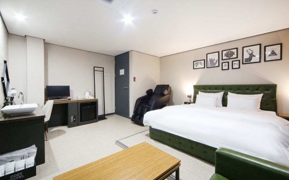 Фото Changwon Palyongdong Hotel Cozy