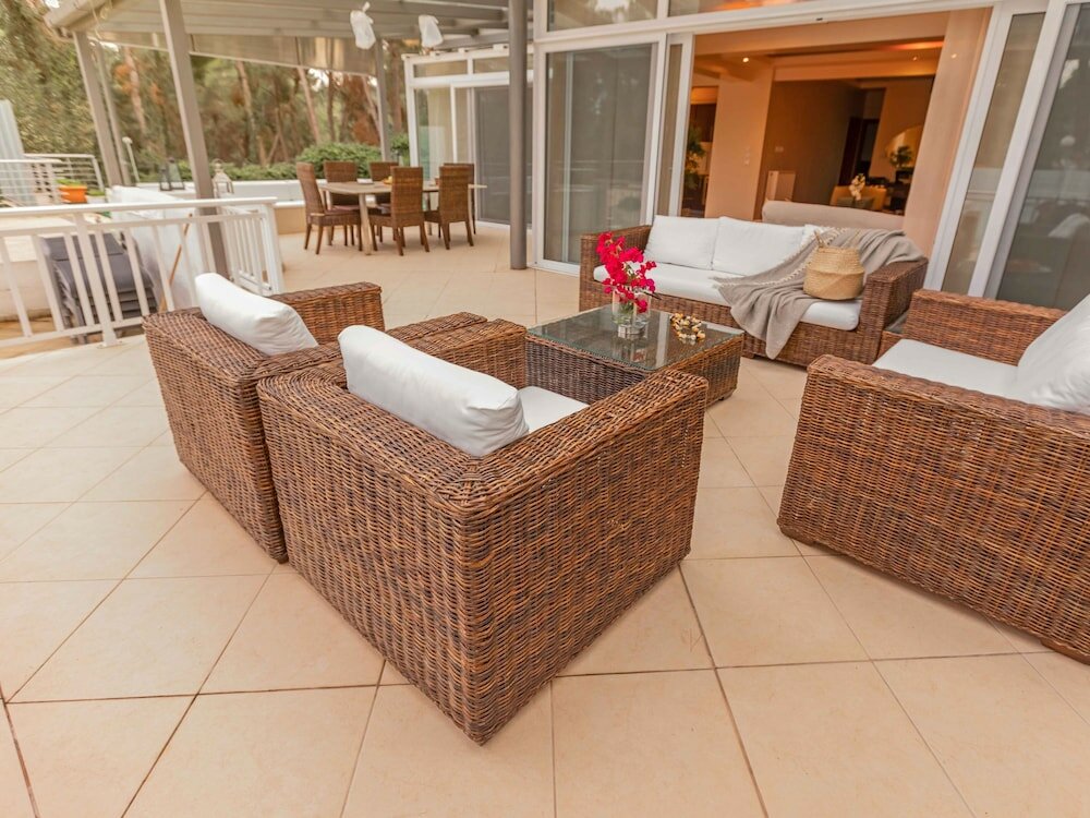 Фото A Private Haven: Hera with Secluded Pool and Garden